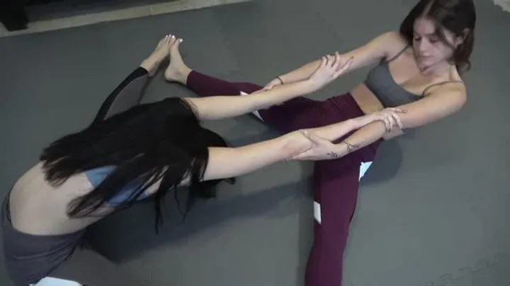 Baefight - Nicole vs Dalvina: Yoga Partners