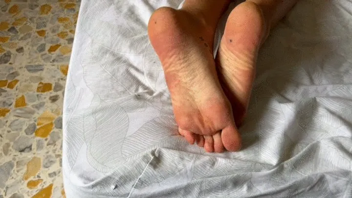 Blondesugarsfetishes - Pantiless tickling