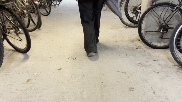 Missdiamondx - My dirty feet walk in the basement - MissDiamondx