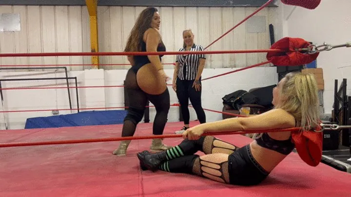 Nadia Sapphire - 15 stinkfaces 2 BB’s vs small female