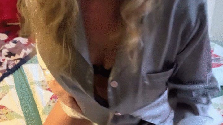 Aariels Foot Fetish Desires - AARIEL ROLLS AOUND ON BED