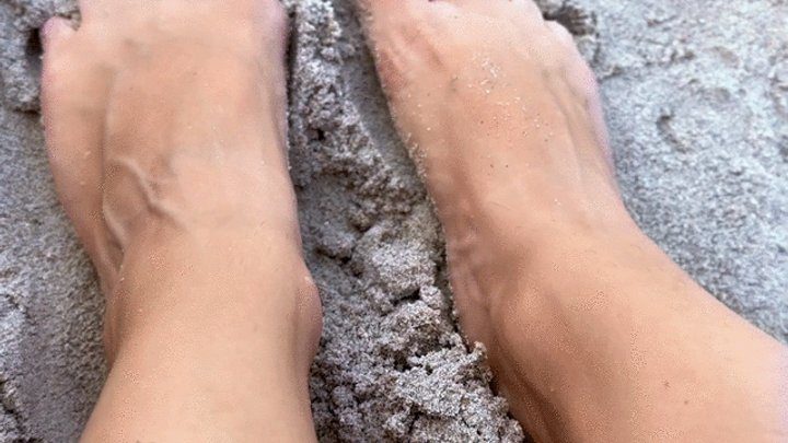 Averywithtoes - Sandy Vacation Feet Playing in Public