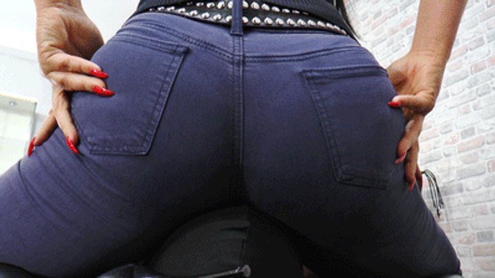 Boss Girls - Lady Luciana - More decency and education through facesitting - small version