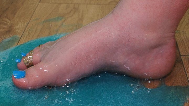 Anastasia Gree Clip Store - Blue and purple gel on bbw's feet (No talking)
