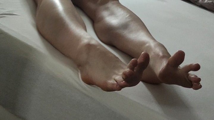 Sporty Woman's - Bedroom Leg Show
