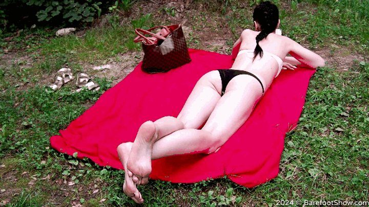 Barefoot Show - Giantess Kristina barefoot in a bikini shows off her huge feet in a public park (Part 2 of 6)