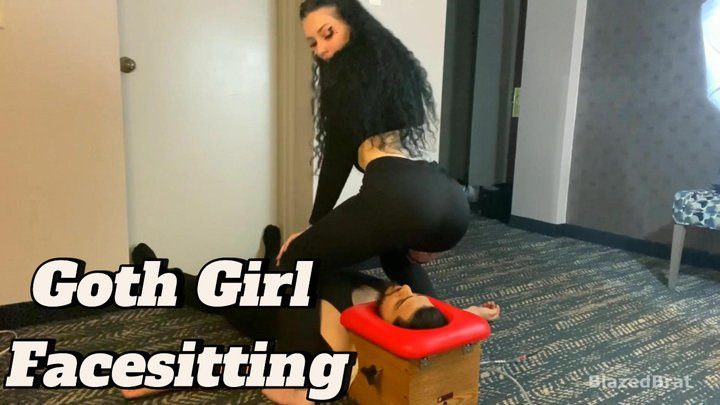 Blazedbrat - Goth Girl Facesitting