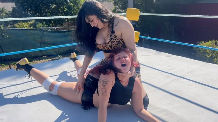 Butt Wrestling Inc - Jobber Likes the Pain: Mariah v Hilton