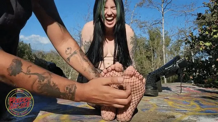Freddy Lowlife - Elizabeth's First Foot Fetish Shoot (Full)