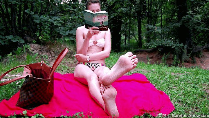 Barefoot Show - Giantess Kristina barefoot in a bikini shows off her huge feet in a public park (Part 4 of 6)