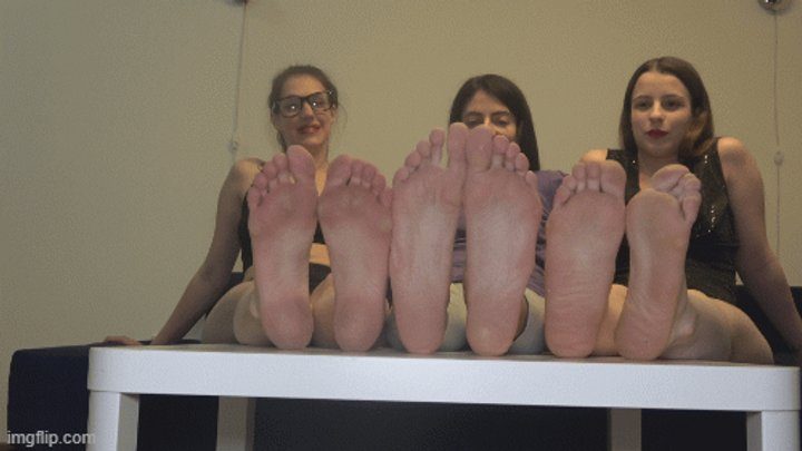Grateful For You - Girls have fun with foot size