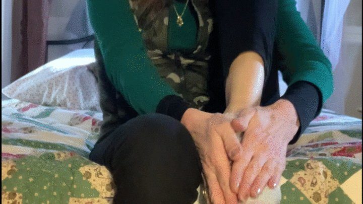 Aariels Foot Fetish Desires - OILY SOLES AND TOES