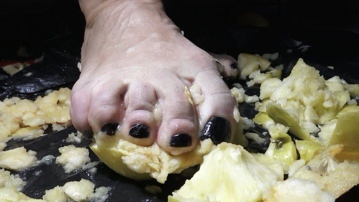 Ruth Massive Muscles - bbw muscle woman show thick wide feet smashing crusing apples with soles doing juice with thick fingers toes calves fetish feet