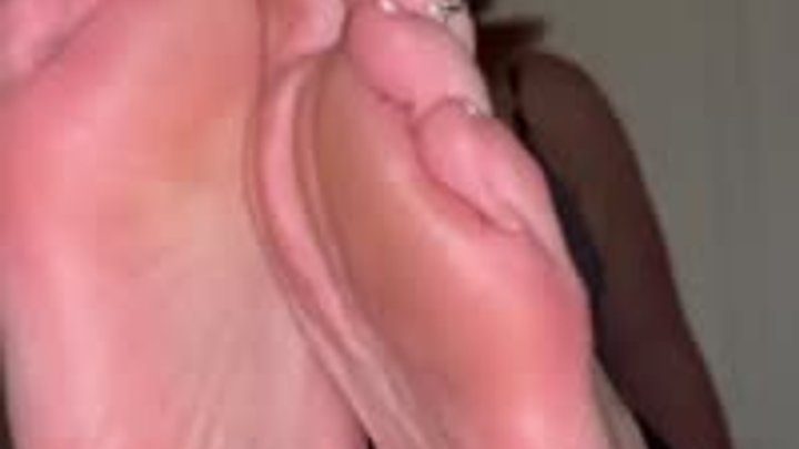 Sxysolesofv - So Sweaty, So Smelly, So Sexy My Big Feet Are, Slapping in Your Face!