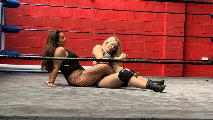 Power Girls Pro Wrestling - Blonde trapped in thighs