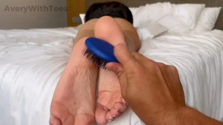 Averywithtoes - Amateur Feet Tickling with Hairbrush and Hand