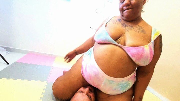 Manuela Albertine Fetish - Face sitting milf bbw, by BBW Priscila GGG and Slave Covared, (cam by Manu) FULL HD