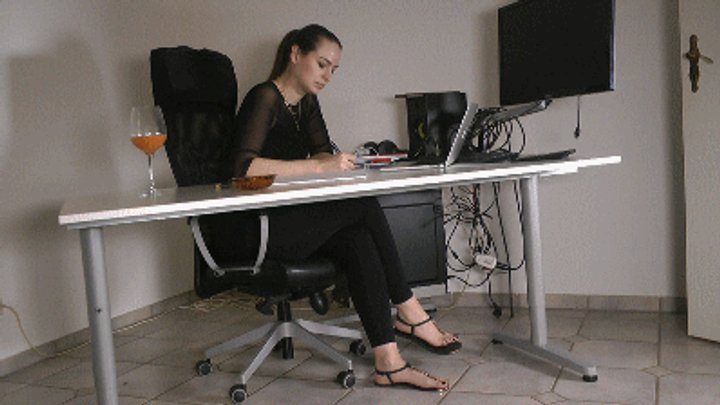 Ballerinas Flip Flops And More - WithFlatsInTheOffice (MP4)