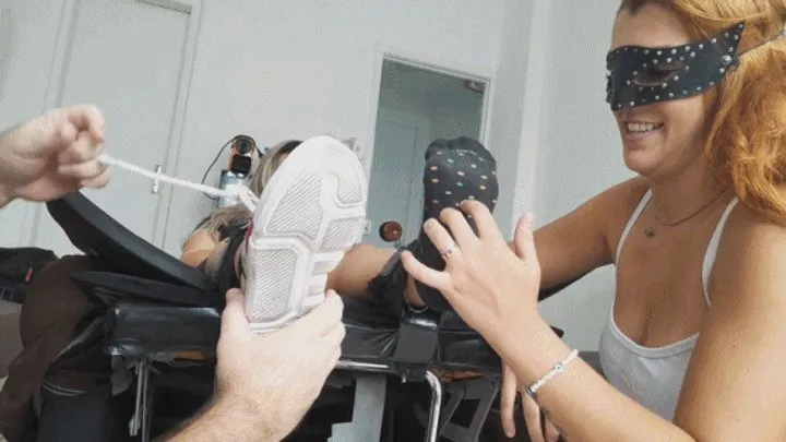 Tropical Foot Fetish Videos - Cristal intense female and male soles tickling