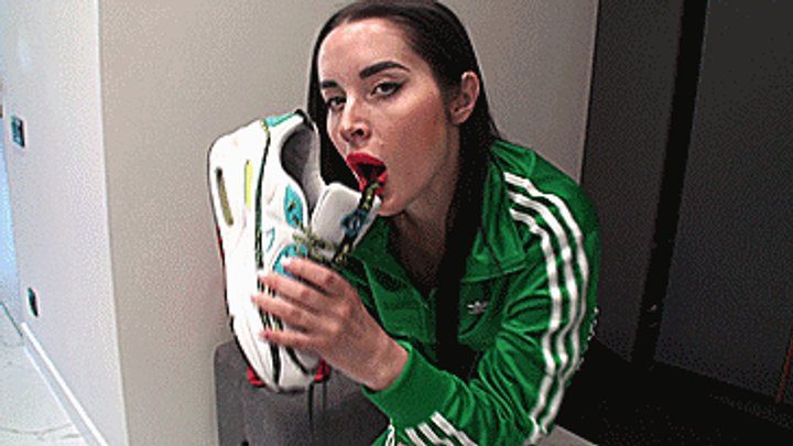 Queen Lusy - Nike’s sweaty sneakers and socks (1920x1080 HD) MOV