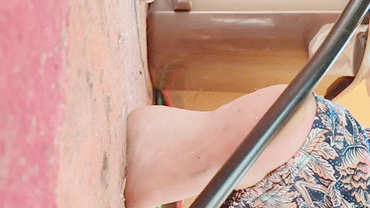 Shy Footgirl - Sneaky candid soles (No sound)