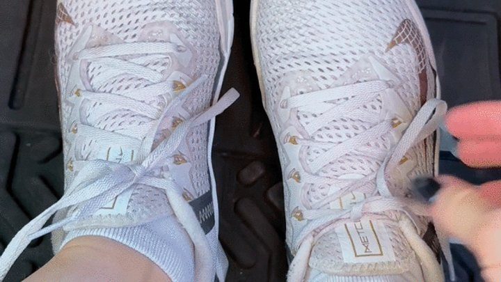 Averywithtoes - Taking Off SWEATY Socks & Shoes IN THE CAR - HD