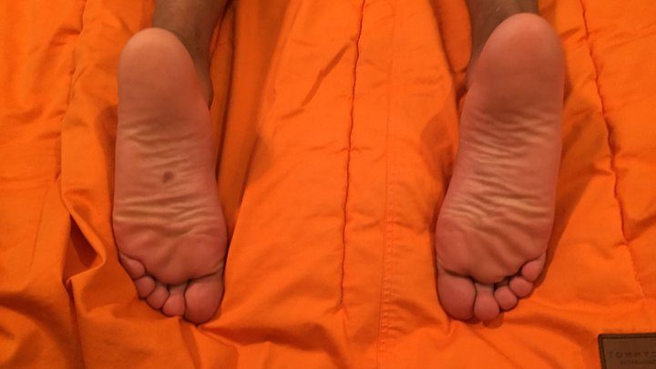 Malefootflava 23339 Clip Store - Jacca 's relaxed footie socks are pulled off this stud's big feet while resting by Randy