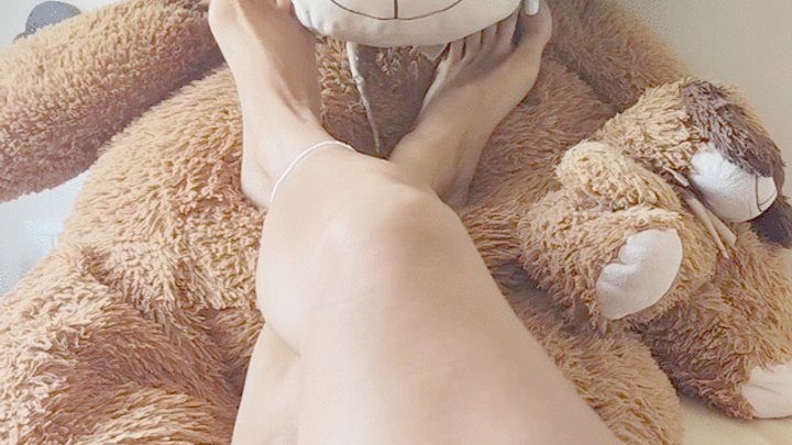 Atomictoez - Feet on teddy's face