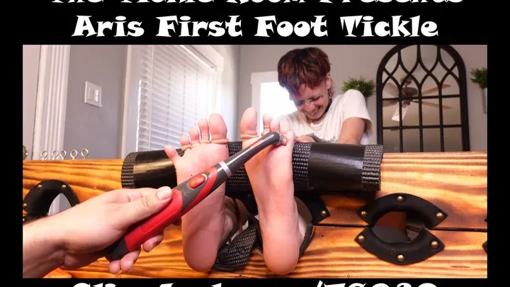 The Tickle Room - Punk Transgender Aris First Foot Tickle!
