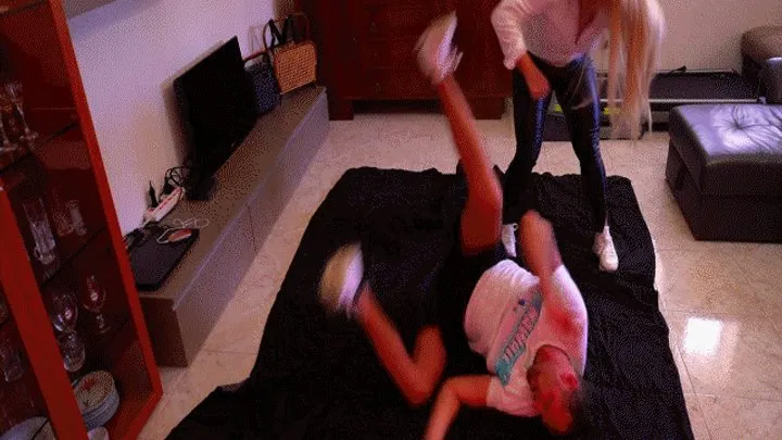 Princess Diana - Mixed wrestling with one goal-mouth MP4