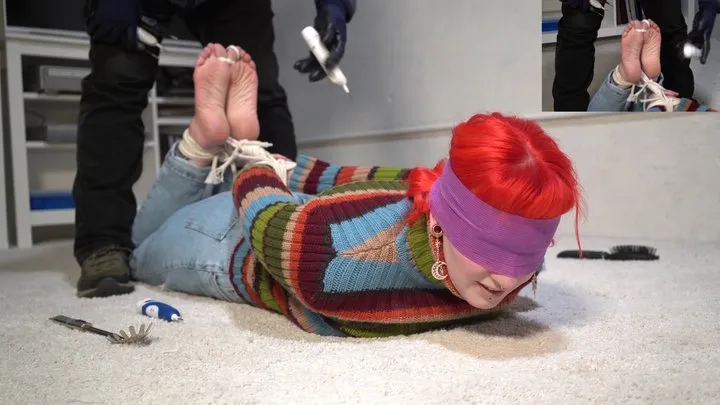 Altgirlsbound - 4013 Snow in Sweater Tickles