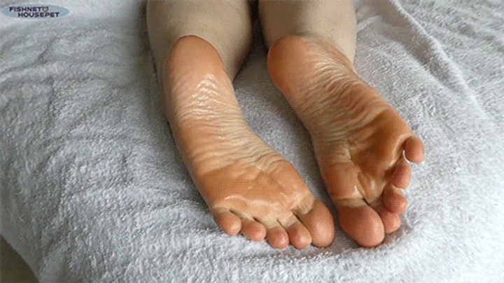 Fishnethousepet - Big Oily Soles (WMV)