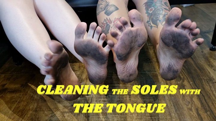Foot Paradaise - CLEANING THE SOLES WITH THE TONGUE