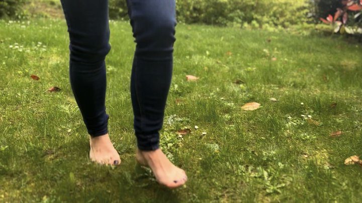 Krakvizualzz - ASSCRACK n Pretty FEET: The krakASSauras and her FEET + BUTTCRACK