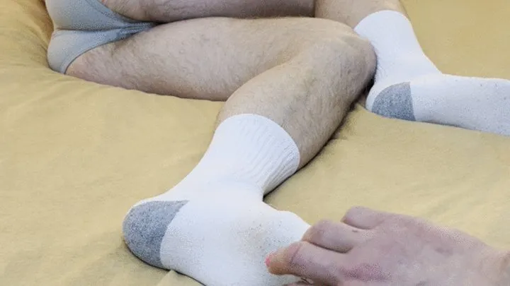 Magentajujubefoottickling - Sleepy Miles Gets His Feet Tickled