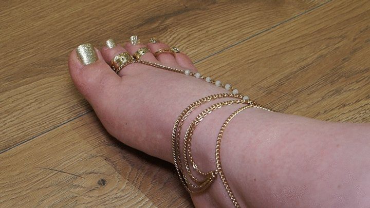 Anastasia Gree Clip Store - #6 Alluring feet of bbw with golden pedicure (no talk)