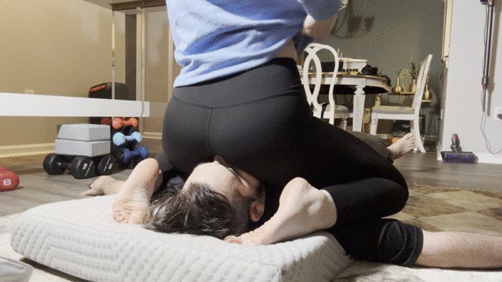 Scarletts Farts - Facesitting on Dax in Black Leggings (No Farts)