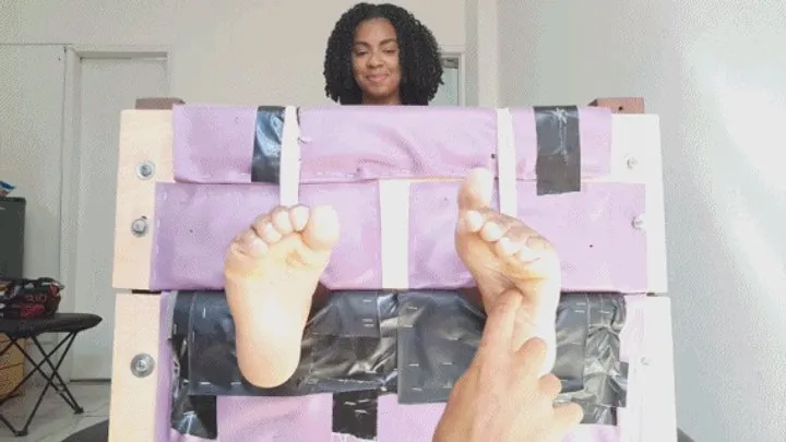 Tropical Foot Fetish Videos - Alexa in all body tickling on the stock