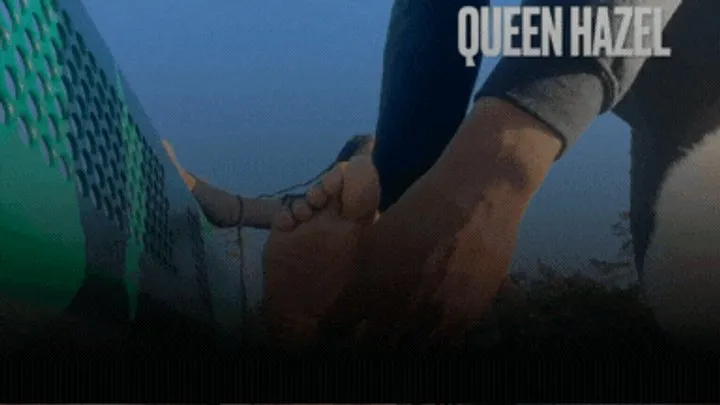 Hazelskingdom - Public Park Sole Tickling