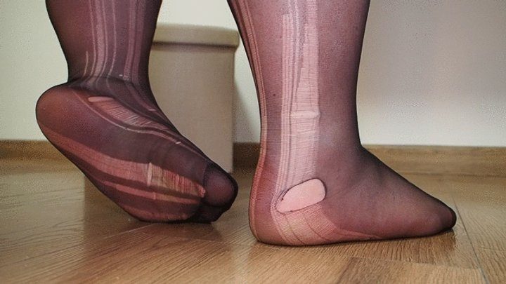 Anastasia Gree Clip Store - #3 BBW feet in old torn nylon stockings (no talking)