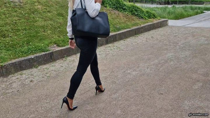 Helenas Feet High Heels Tights Legs - Pantyhose feet get wet in Volkspark Potsdam HD mp4 1920x1080