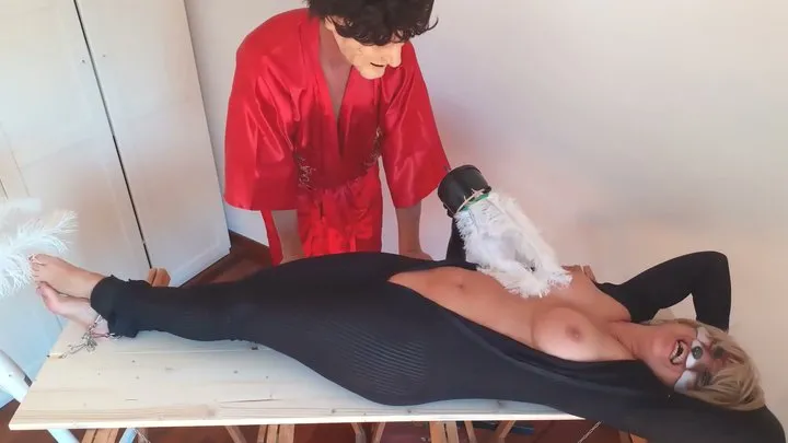 Smwife - Superfox interrogated by an automatic tickler machinery - part 1