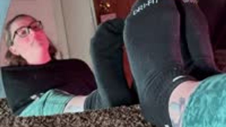 Sxysolesofv - Sweaty Big Feet Sock Removal and Measure