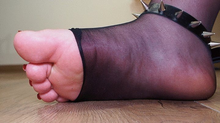 Anastasia Gree Clip Store - #5 Torn stockings on bbw's feet - red pedicure (no talking)