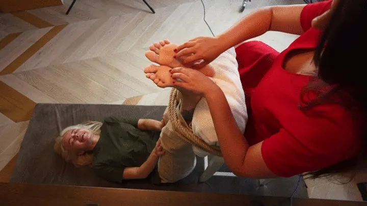 Hd Polish Mistress - Khaleesi And Weronika - Legs Up And Laugh - HD 1920x1080