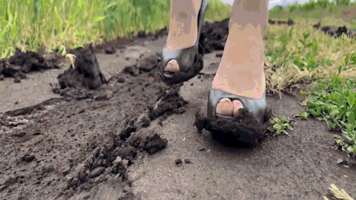 Jeanette And Alex - Walking Jeanette: In Mud and Heels MP4