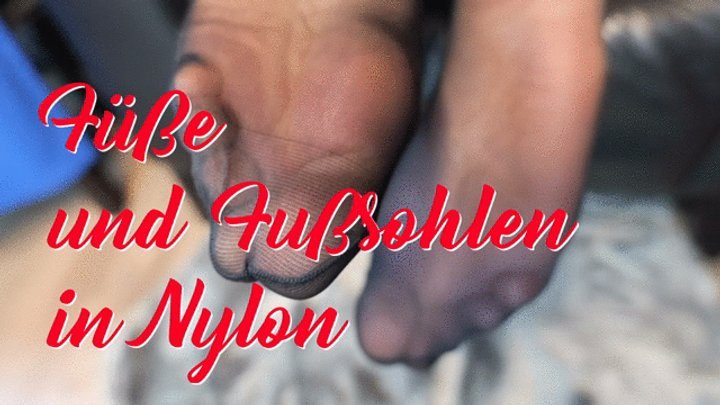 Leggingsnet Clips And Pics - Feet and soles in nylons - Füße und Fußsohlen in Nylons