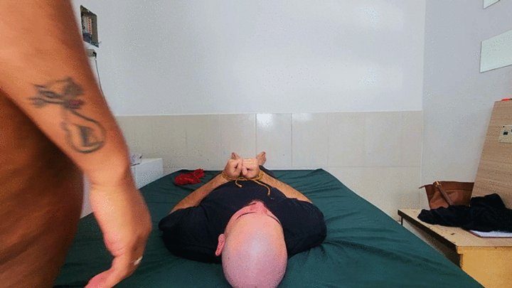 Manuela Albertine Fetish - Face sitting sexy domination, by Veronica Liss and Slave Rebbit Guy, (cam by Manu) FULL HD,