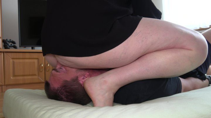 Foot Domina Jane - Femdom - facesitting, trampling