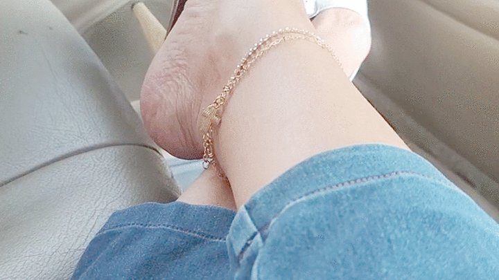Foot Fetish Paradise - Diana Senior exquisite foot teasing on sexy mule heels